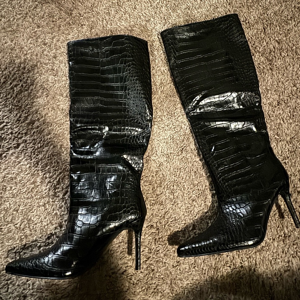 Pretty little thing below the knee boots